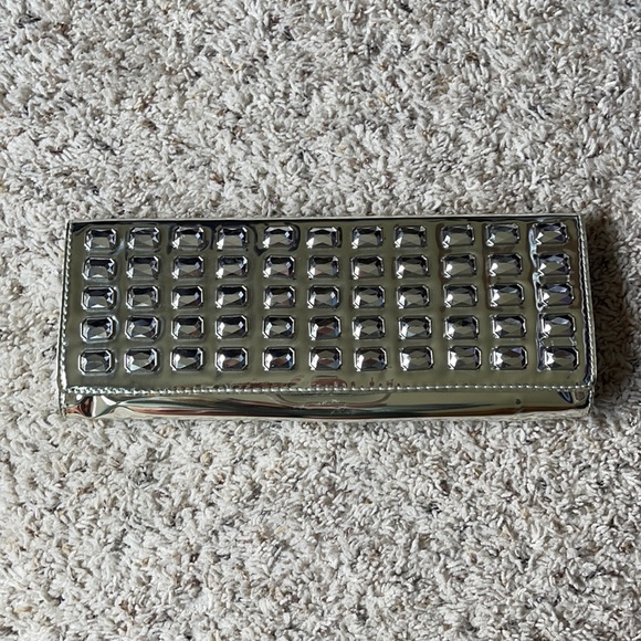 Steve Madden silver sequin snap purse - Picture 1 of 3